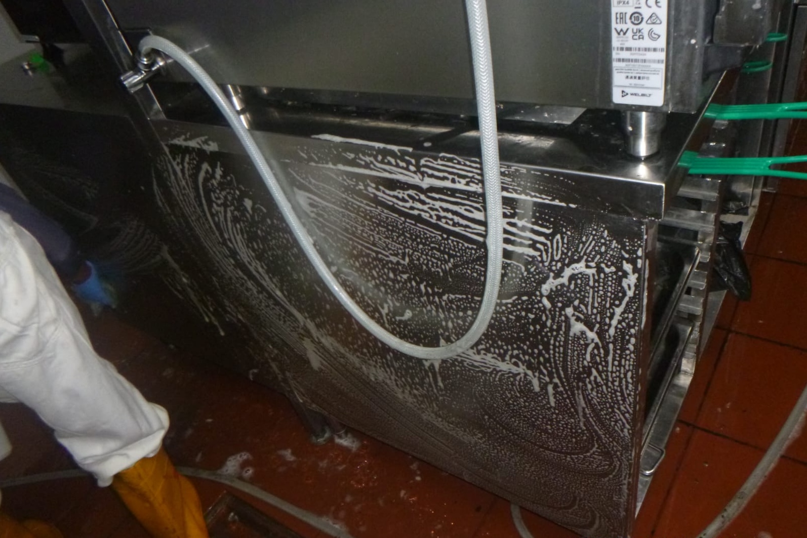 Commercial kitchen cleaning